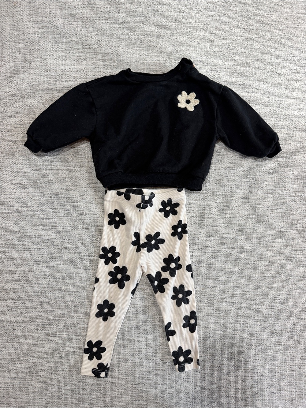 TARGET CAT & JACK SWEATER AND LEGGINGS 6-9M